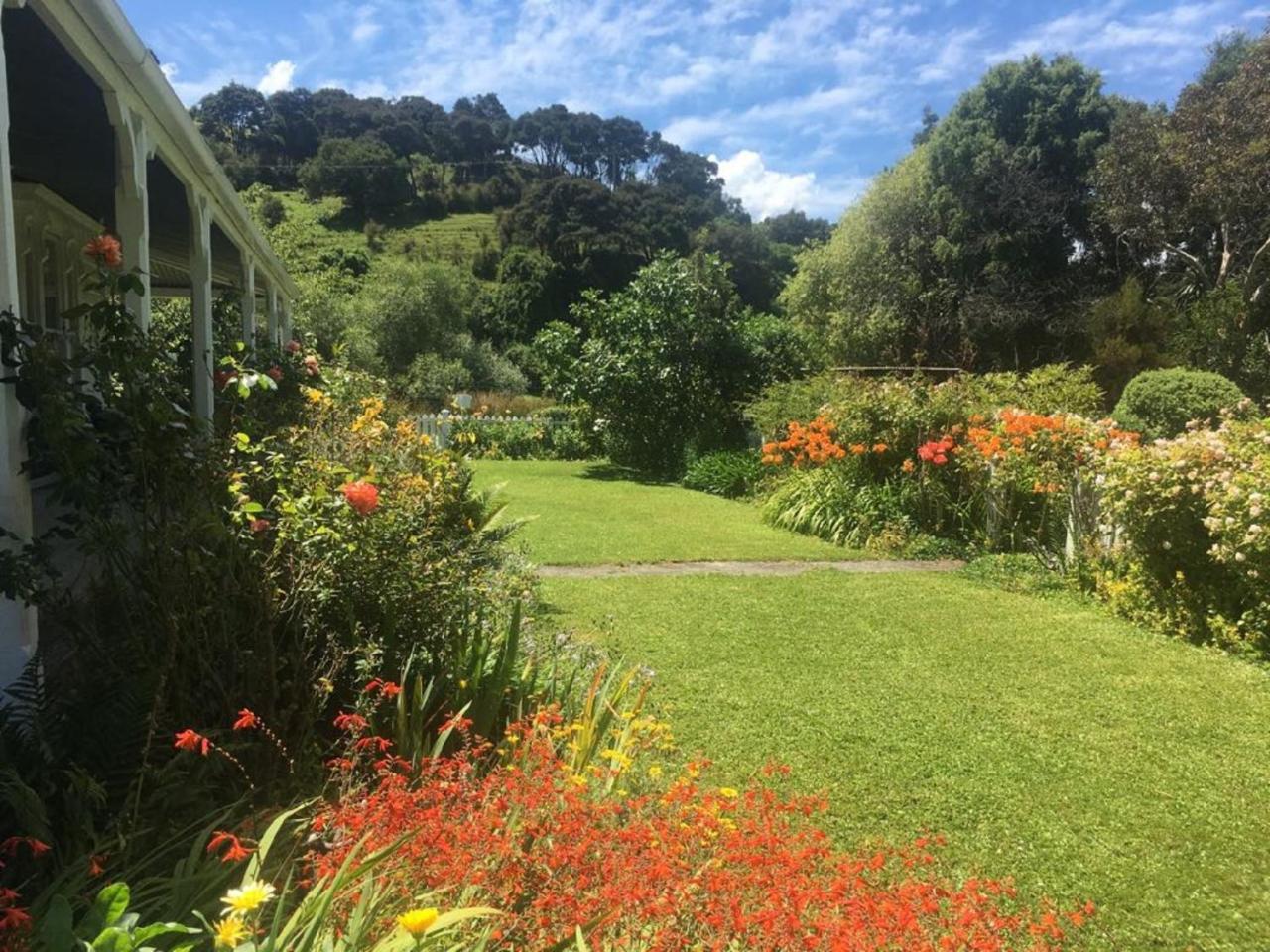 Halfmoon Cottage Akaroa Eksteriør billede