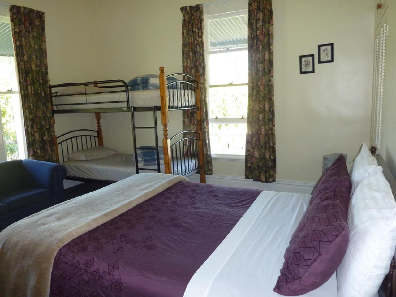 Halfmoon Cottage Akaroa Eksteriør billede